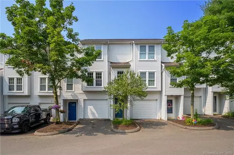 380 Hitchcock Rd #99, Waterbury, CT 06705