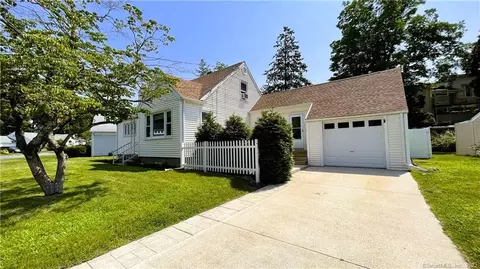 14 Taylor Dr, Norwich, CT 06360