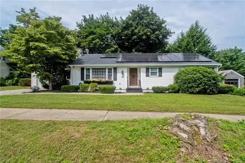 27 Longview Rd, Enfield, CT 06082