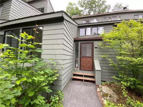 105 Woodside Cir, Torrington, CT 06790