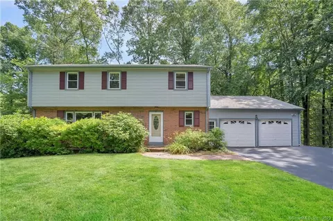 3 Elmwood Dr, East Hampton, CT 06424