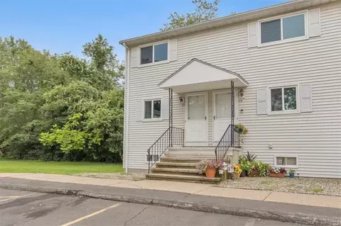 236 East St #C6, Plainville, CT 06062