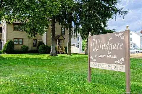 309 East St #3, Plainville, CT 06062