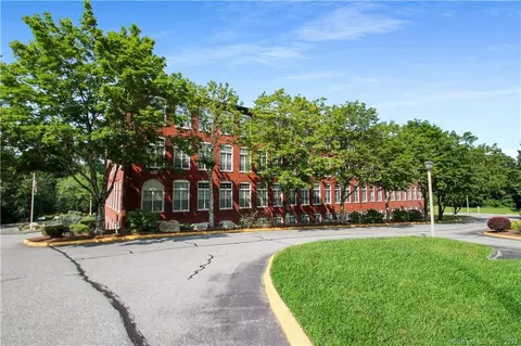 45 Main St #205, Plainfield, CT 06374