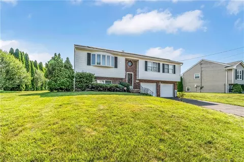 43 Oakcrest Cir, Waterbury, CT 06708