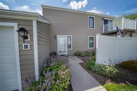 48 Peddlars Dr #48, Branford, CT 06405