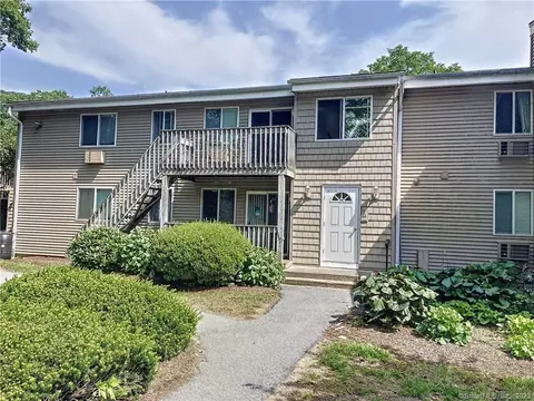 220 Main St #11F, New Hartford, CT 06057