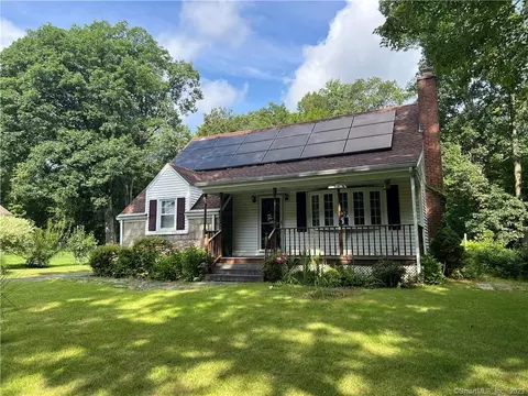 27 Smithfield Ave, Meriden, CT 06451