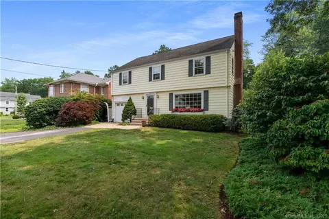 250 Auburn Rd, West Hartford, CT 06119