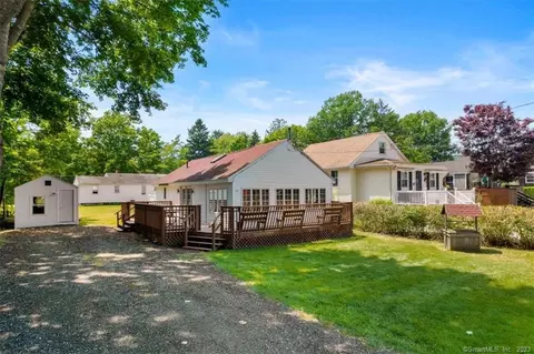 35 Eckford Ave, Westbrook, CT 06498