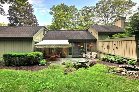 679 Heritage Vlg #B, Southbury, CT 06488
