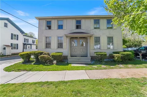 96 E Main St, Clinton, CT 06413