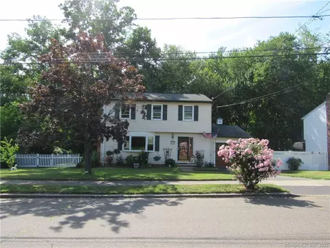 18 Woodridge Rd, West Haven, CT 06516