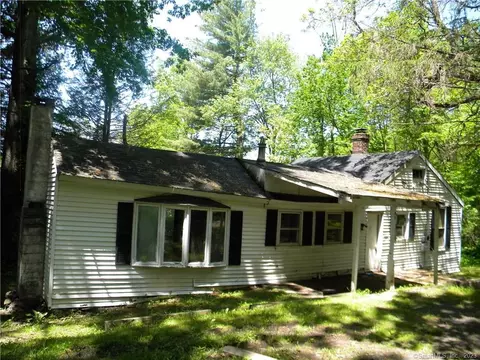 83 Lakeview Dr, Bethlehem, CT 06751