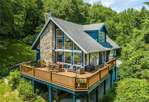 3 Cobble Heights Rd, Kent, CT 06757