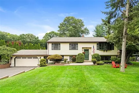 27 Rainbow Ct, Hamden, CT 06514