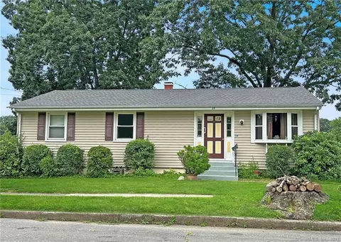 28 Windsong Ln, Milford, CT 06460