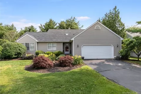40 Canterbury Rd #40, Hamden, CT 06514