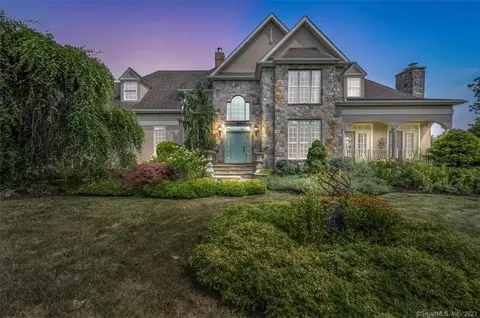 76 Pent Rd, Branford, CT 06405