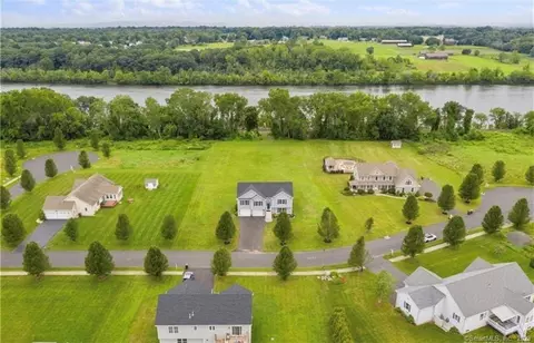 6 Rivercliff Ln, Enfield, CT 06082