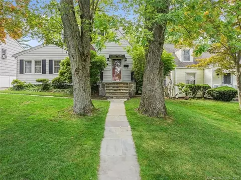 54 Ledge Ln, Stamford, CT 06905