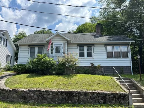 32 Hayes Ave, Waterbury, CT 06705