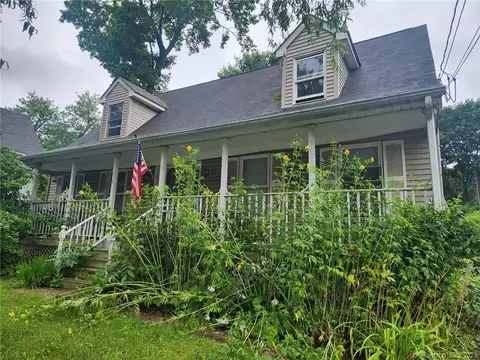 208 New Hanover Ave, Meriden, CT 06451
