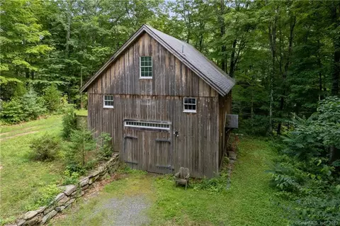 5 Geer Hill Rd, Lyme, CT 06371