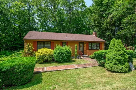 6 Firelight Dr, Danbury, CT 06810