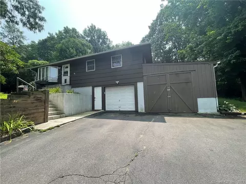 33 Muir Ave, Bristol, CT 06010