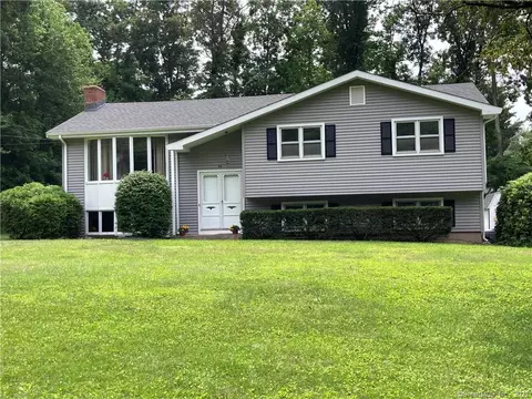60 Huntington Dr, Vernon, CT 06066