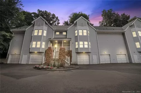 31 Woodhill Rd #31, Milford, CT 06461