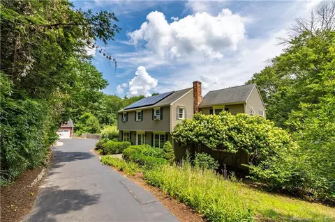 61 Bunker Hill Rd, Canton, CT 06019