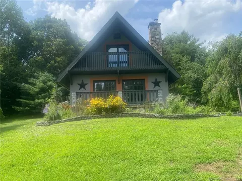 4 Center Hill Rd, Barkhamsted, CT 06063