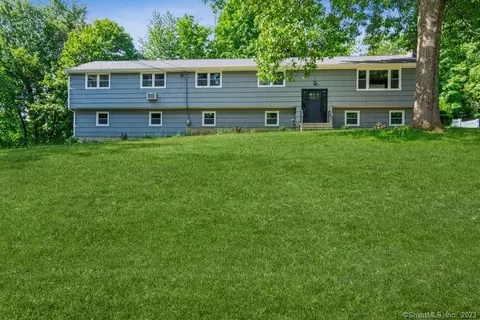 11 Colonial Dr, North Haven, CT 06473