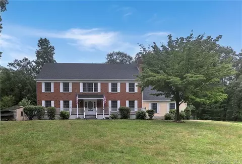 61 Beacon Hill Dr, Southbury, CT 06488