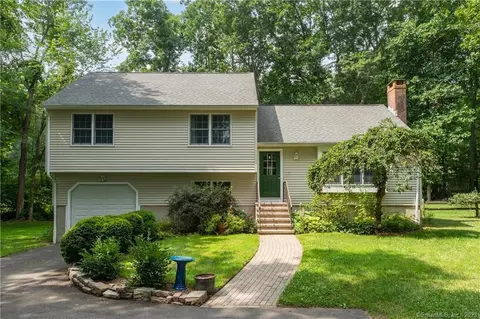 262 Foxwood Rd, Guilford, CT 06437