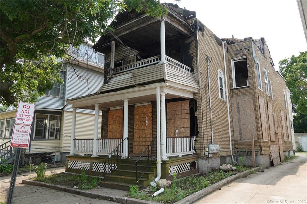 246 Hallock Ave  