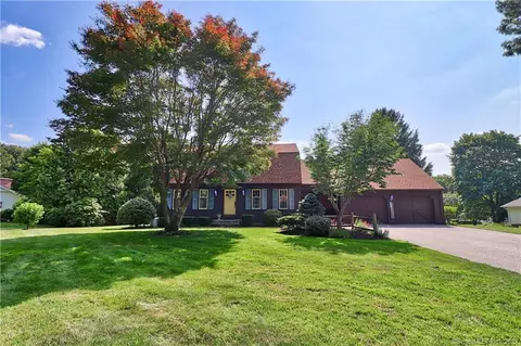 70 Maureen Dr, Bristol, CT 06010