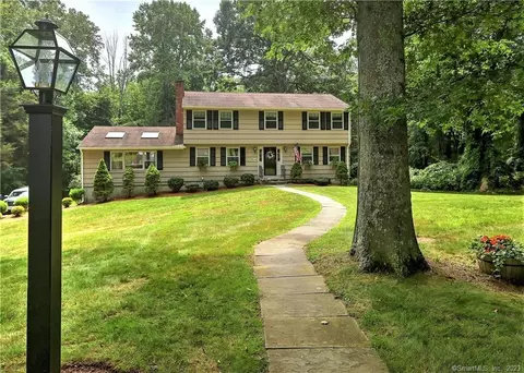 126 Estate Acres Dr, Orange, CT 06477