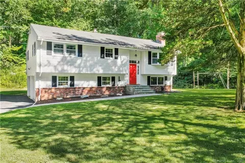 257 Mistywood Ln, Fairfield, CT 06824