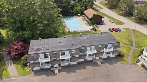 31 Churchill Way #31, Newington, CT 06111
