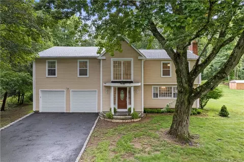 15 Deepdene Rd, Trumbull, CT 06611
