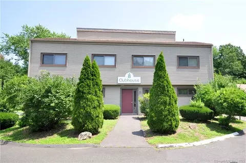 18 Greenbriar Dr #B, Farmington, CT 06032