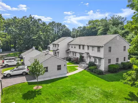 51 Edge Hill Ct #51, Fairfield, CT 06824
