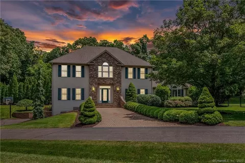 122 Elk Dr, Southbury, CT 06488