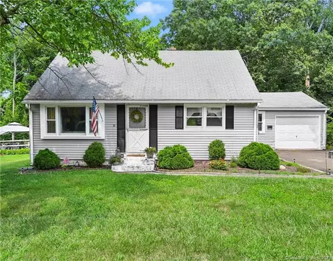 8 Beechwood Dr, Wallingford, CT 06492