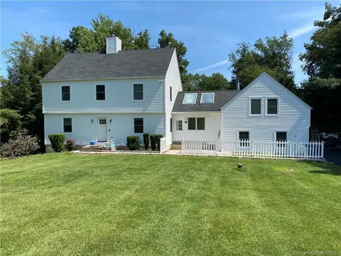 8 Guernsey Rd, Brookfield, CT 06804 photo 1