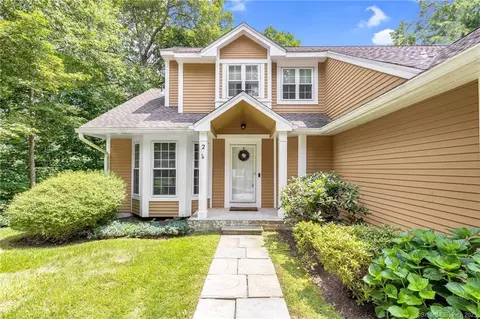 2 Eden Ct, Monroe, CT 06468