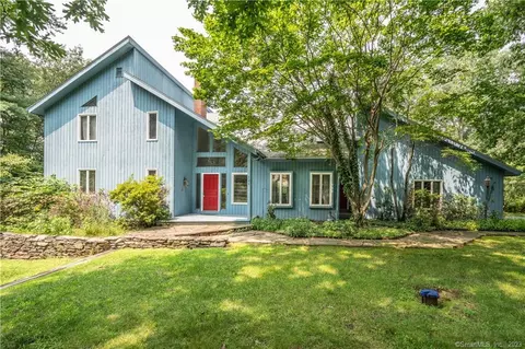 121 Mountain View Rd, Glastonbury, CT 06033